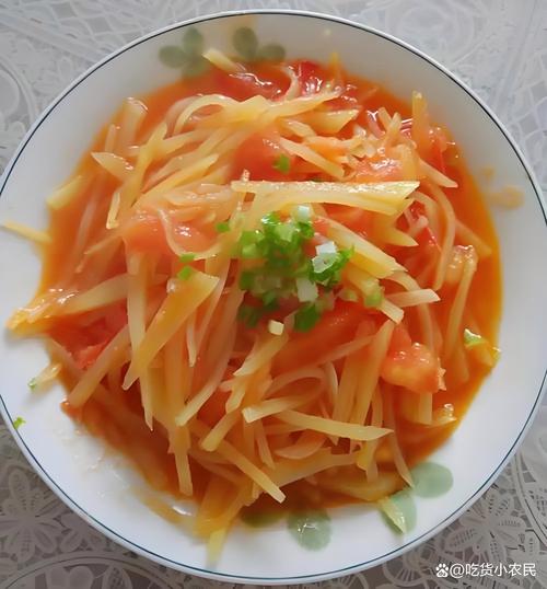 土豆和西紅柿真是絕配，教你一個新做法，每天吃都不膩，真解饞