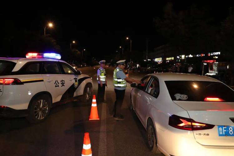 路口沒交警，不闖白不闖？濟南交警一個路口15分鐘內(nèi)查處數(shù)十位