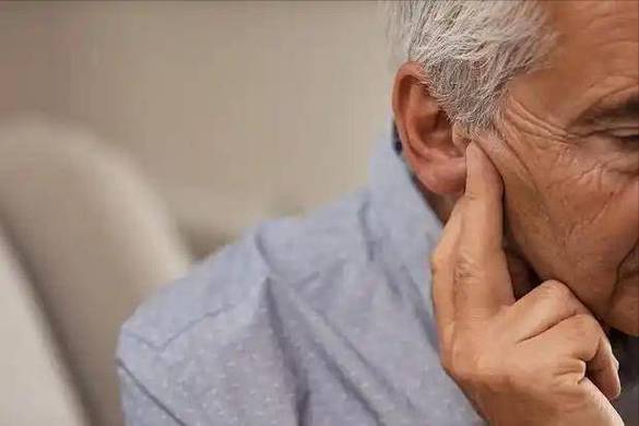 醫(yī)生調(diào)查發(fā)現(xiàn)：腦梗塞患者若每天睡午覺，不出半年，或有4個變化