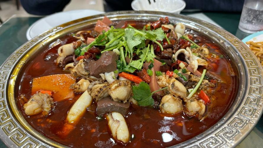 濟南路邊小飯館，一盆毛血旺懟了1288元，看看里頭都有啥？