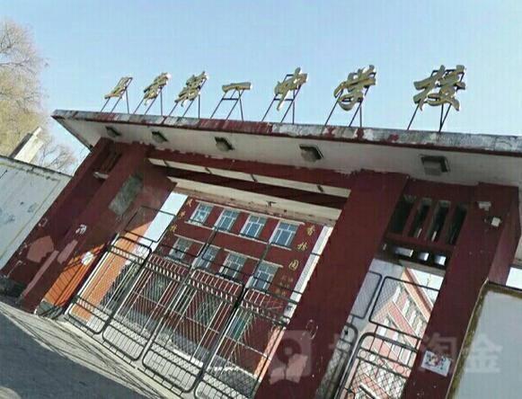五常一中爆炸了，孩子們緊急撤離，希望沒(méi)有人受傷
