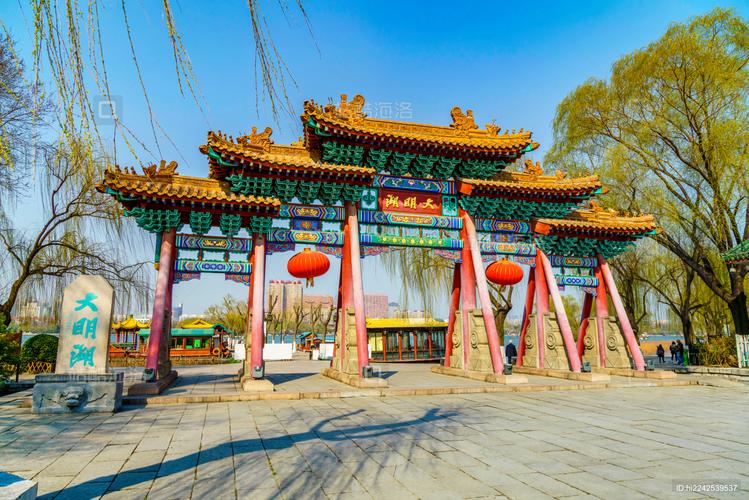 果然視頻·好景山東|濟(jì)南大明湖春色滿園，梅溪橋海棠獨(dú)領(lǐng)風(fēng)騷