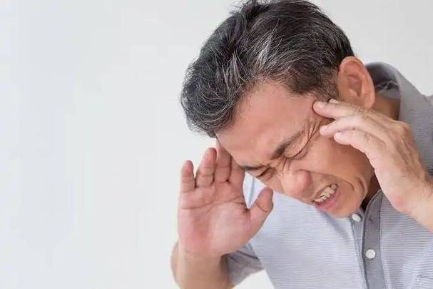 醫(yī)生調(diào)查發(fā)現(xiàn)：高血壓患者若每天睡午覺，不出半年，或有4個(gè)變化