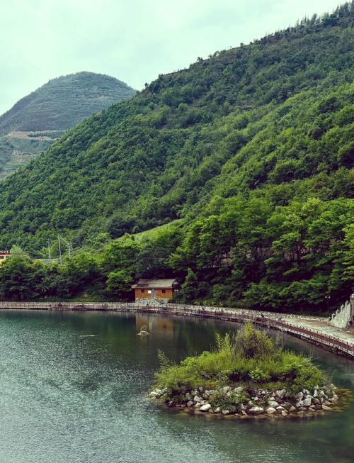 詩 意 棲 居 康 養(yǎng) 隴 南