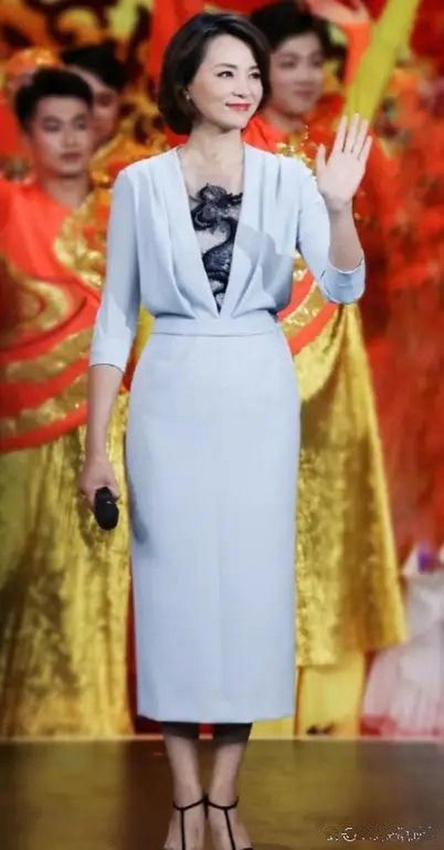 央視主持人2025大變革：董卿復(fù)出遭熱議，00后新生代接"國臉"重?fù)?dān)