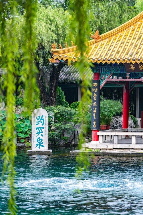 濟(jì)南這個(gè)名泉，大多游客錯(cuò)過(guò)了！莫道脂甘能悅口，試將一飲勝天漿