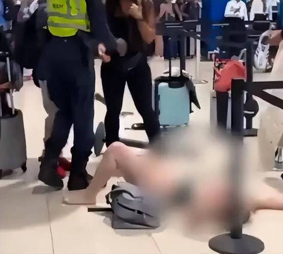 美國女老賴為了不還錢有多拼？各種極限拉扯！脫衣服了