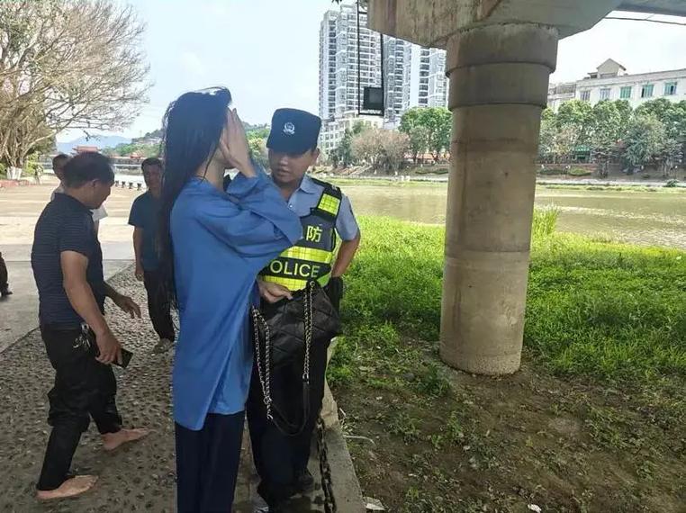 “沒有什么比生命更重要！槐蔭公安民警深夜救下輕生男子，安慰的話語令無數(shù)人“破防”