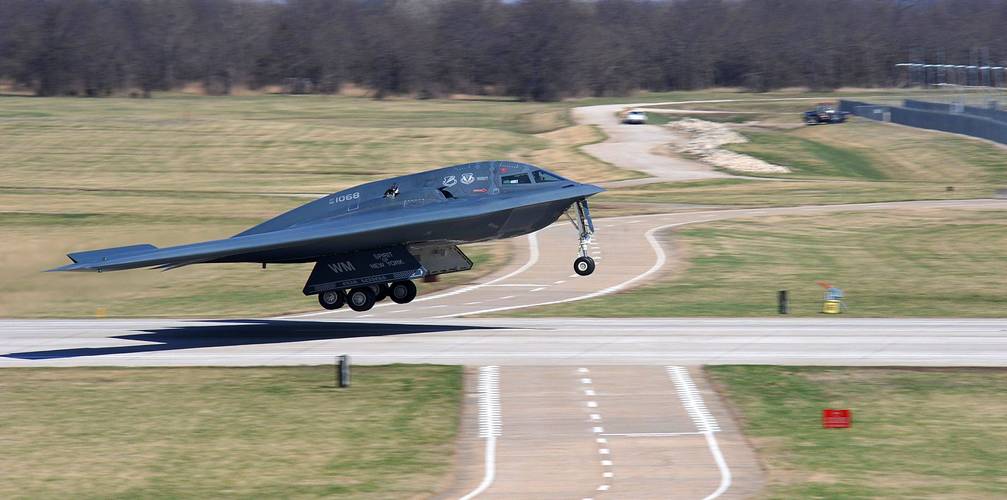 美軍大批 B-2轟炸機(jī)，罕見異常調(diào)動(dòng)目標(biāo)是誰(shuí)？這次要?jiǎng)诱娓竦牧? width=