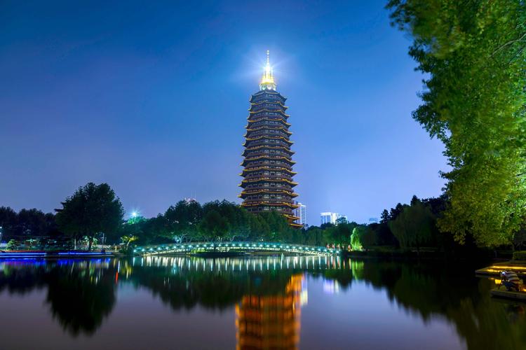 登臨天寧禪寺文筆塔，賞秋色夕陽，感受歷史與現(xiàn)代的交融