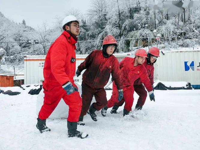 寒冷的天氣，在雪中出發(fā)。去平順縣縣里沒地駐車，又向北出發(fā)！