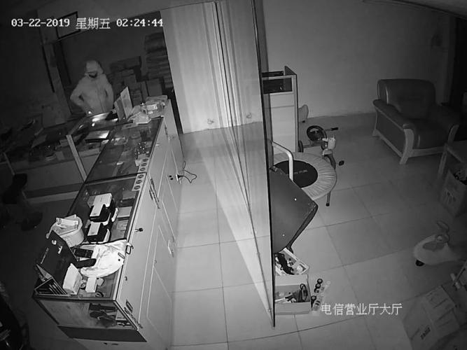 3月12日，山東。監(jiān)控拍下女小偷入室盜竊全過程！業(yè)務(wù)真熟練”