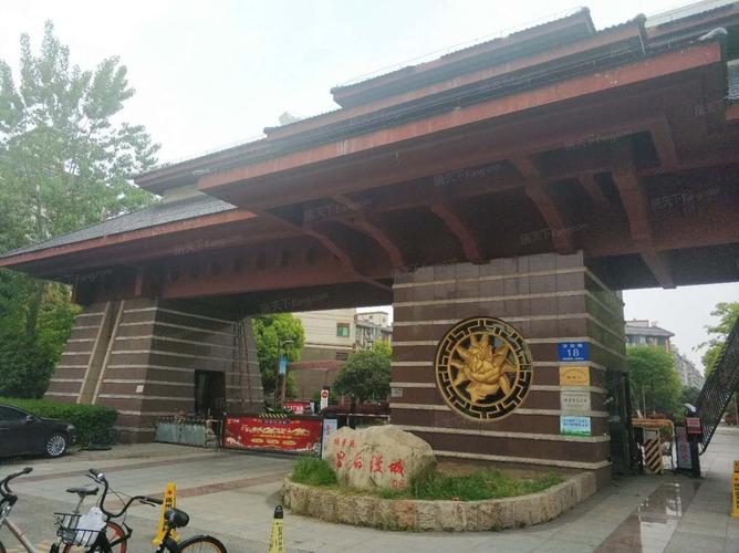 揚州現(xiàn)巨無霸小區(qū)，占地相當2個北京故宮，可住20萬人