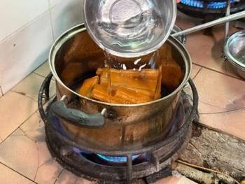 “臭”名遠(yuǎn)揚(yáng)的清明鄉(xiāng)間美食：鶴山雅瑤黃洞雞屎藤糕
