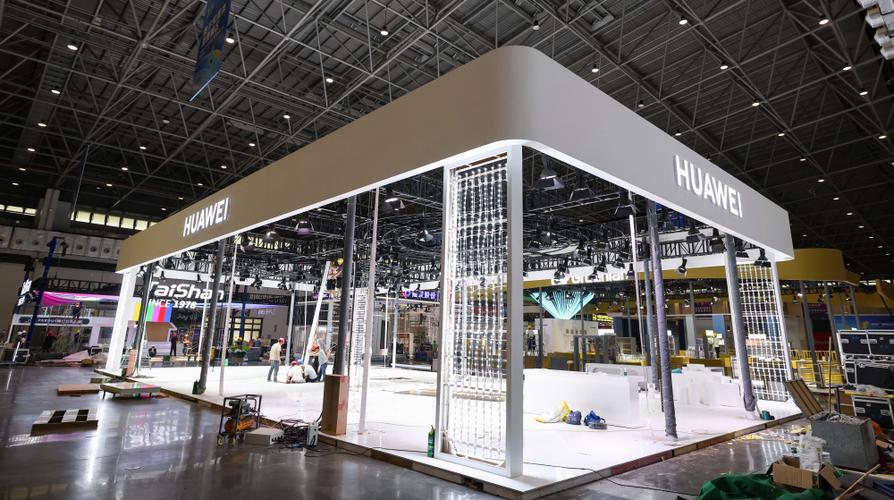 消博會館內(nèi)各展位搭建完成 媒體中心搭建材料100%可回收利用