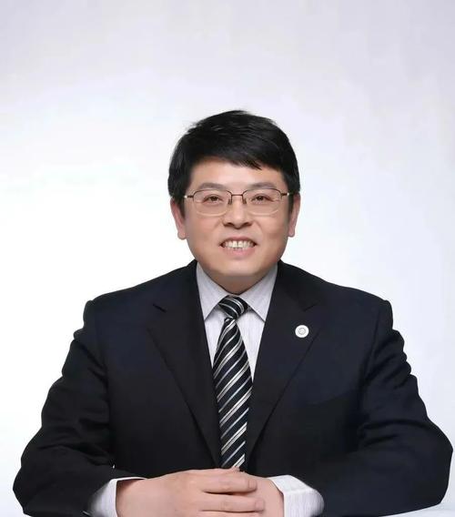 中國(guó)科學(xué)院院士，任北大常務(wù)副校長(zhǎng)！