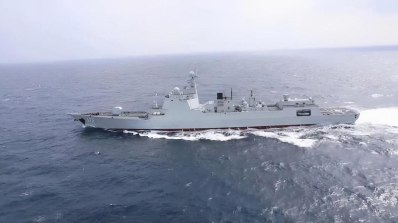 中俄海軍編隊在太平洋演習(xí)，來看一下俄鏡頭下的055大驅(qū)