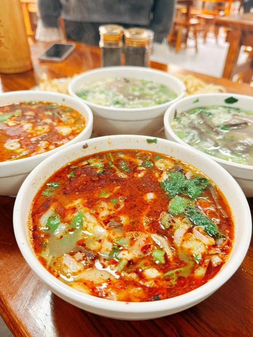 香味四溢的老洛陽牛肉湯，10塊錢的肉有這么多，愛了