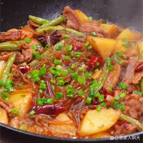 4月這菜要勤吃，簡(jiǎn)單燉一鍋，高鈣高蛋白，湯汁濃郁好下飯！