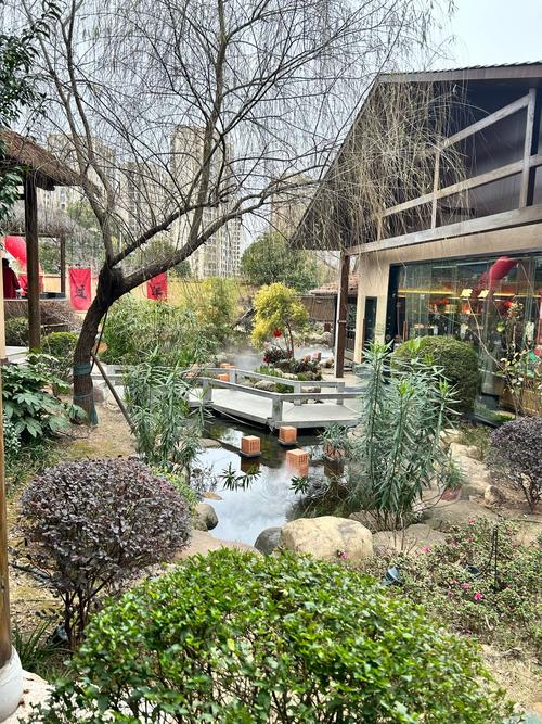 如寧心苑位于洪澤區(qū)三河鎮(zhèn)五里牌村，是一處別具特色的休閑庭院