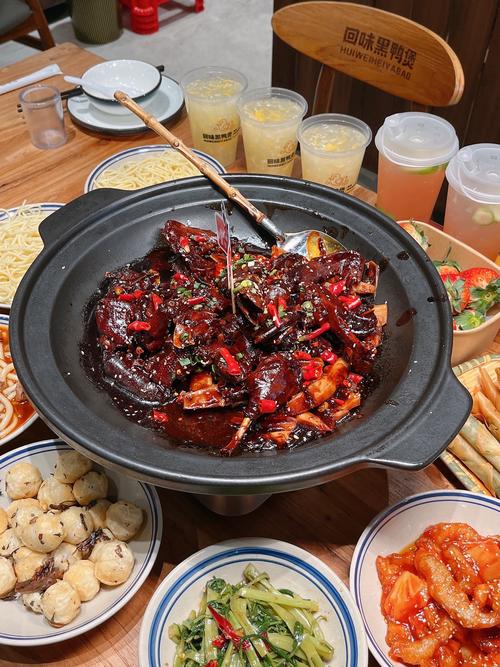 湖北辣王挑戰(zhàn)黑鴨煲姚克辣，也不辣啊 省飯課代表
