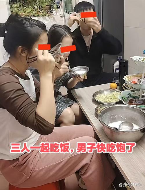 單身妹子和不認識的男室友合租，早上給他煮早餐晚上又煮飯