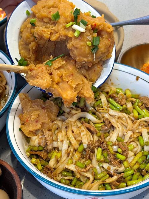 湖南株洲！二十元一碗雜碼粉，現(xiàn)煮現(xiàn)炒新鮮度看得見(jiàn) 省飯課代表