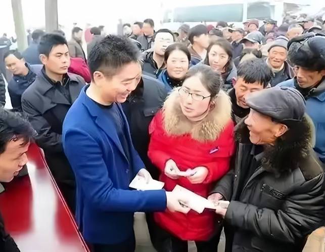 身價(jià)700多億劉強(qiáng)東回宿遷，還給全村60歲以上老人發(fā)一萬塊