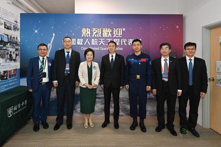 陳冬評價神二十乘組：合，三頭六臂；分，獨當(dāng)一面