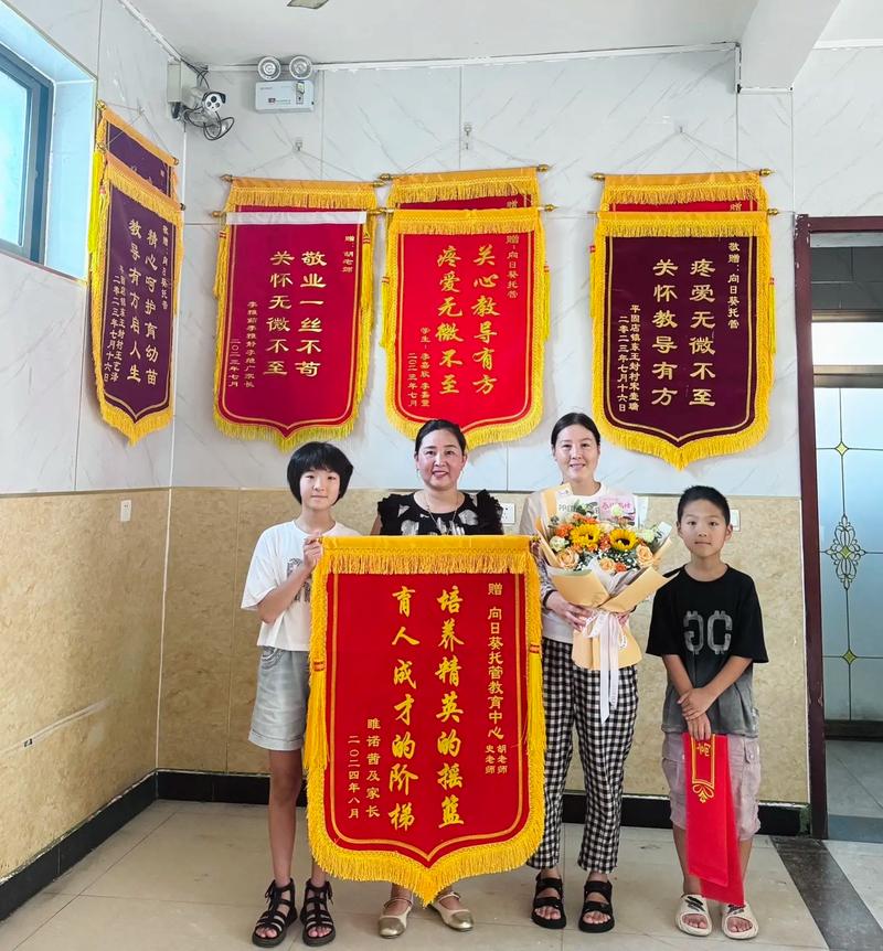 看不夠！濟南這個學(xué)校用錦旗鋪墻，家長爭相打卡