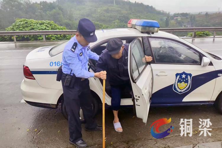 老人外出迷路，濟(jì)南公交司機(jī)和民警將老人送回